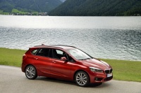 BMW Group orje ledino z BMW serije 2 Active Tourer. 