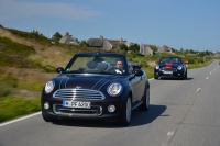 MINI Cabrio in MINI Roadster ? dva modela vozil, pri katerih ni meja, ko gre za 