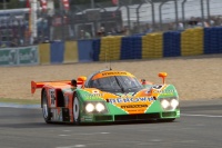 Zmagovalni dirkalnik Mazda 787B med legende Le Mansa