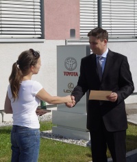 Toyota prejela  Zeleni znak akcije Planetu Zemlja prijazno vozilo 2009